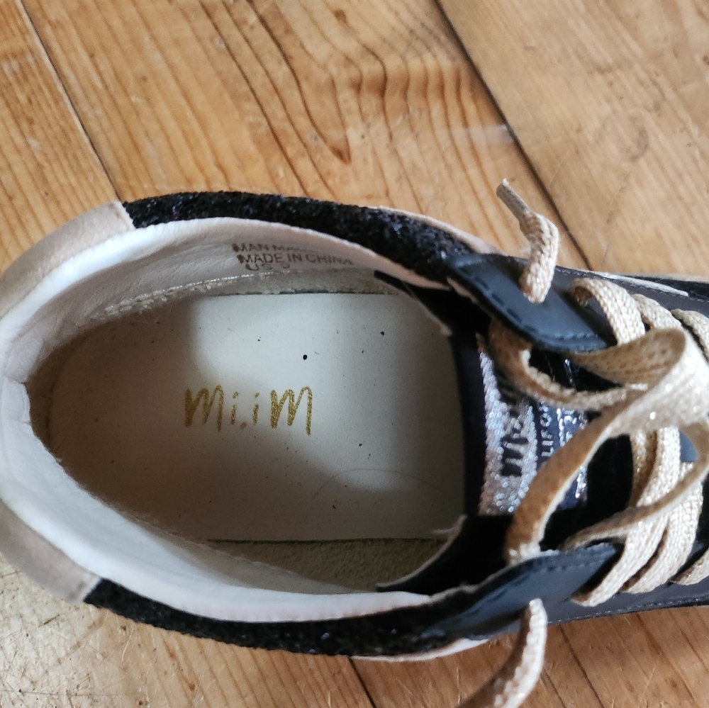 Shoes - Picture 3 of 7